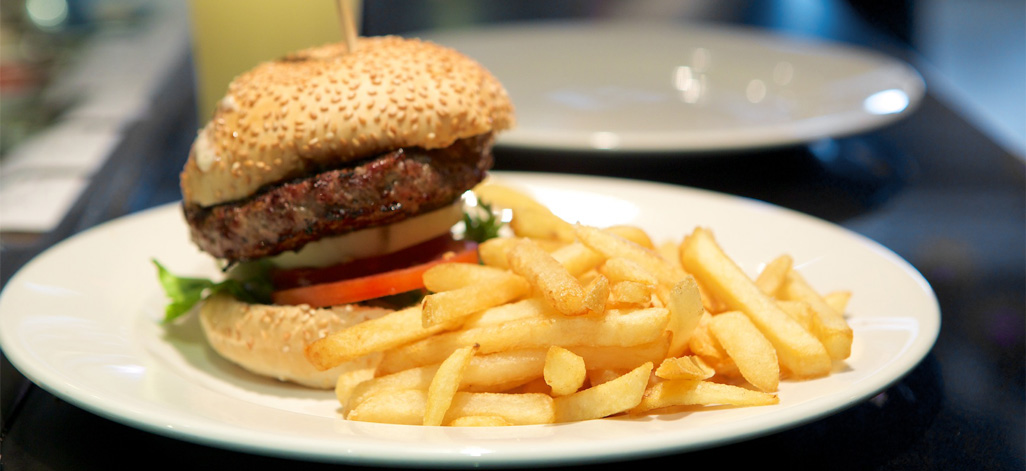 תמונת רקע בורגר סאלון Burger Saloon יהוד